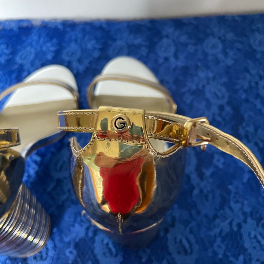 G by GUESS Gold and Silver Shaker Sandals, Size 10 - Picture 5 of 9